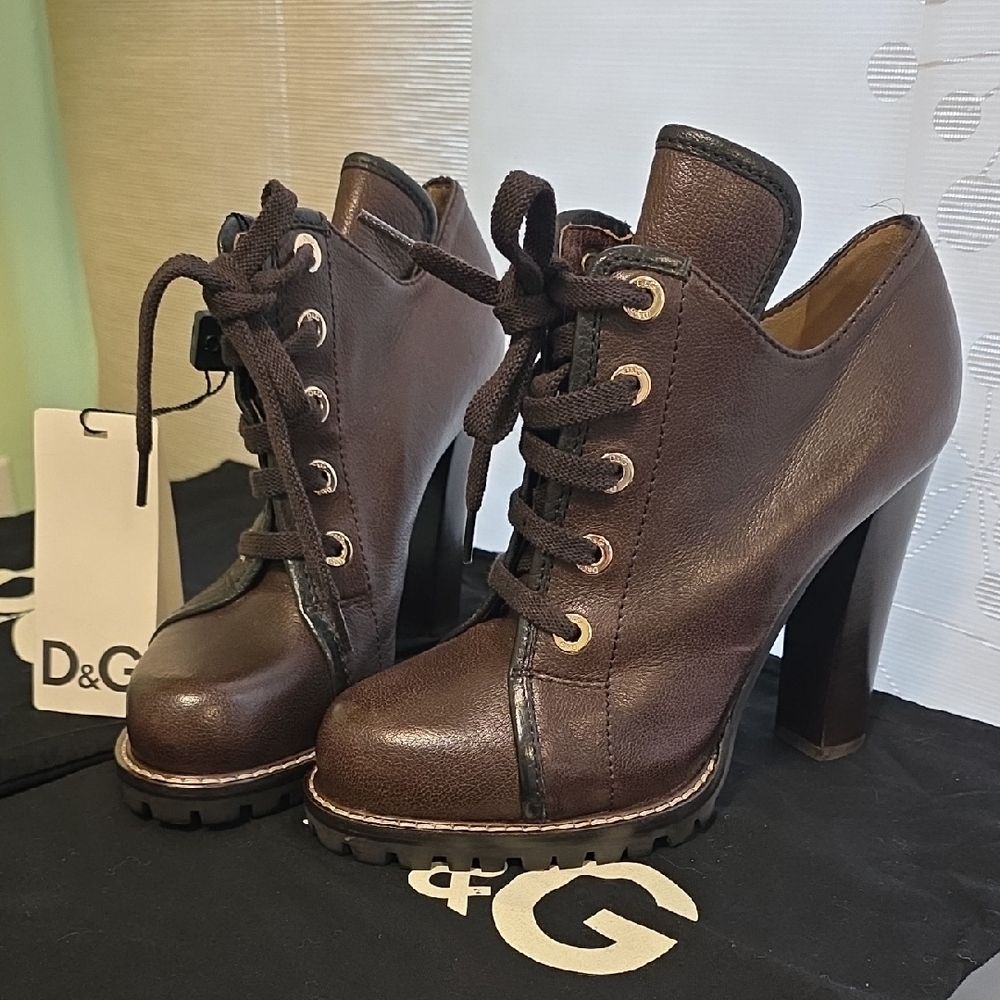 D&G Women's Dark Brown Lace-Up Heeled Boots
